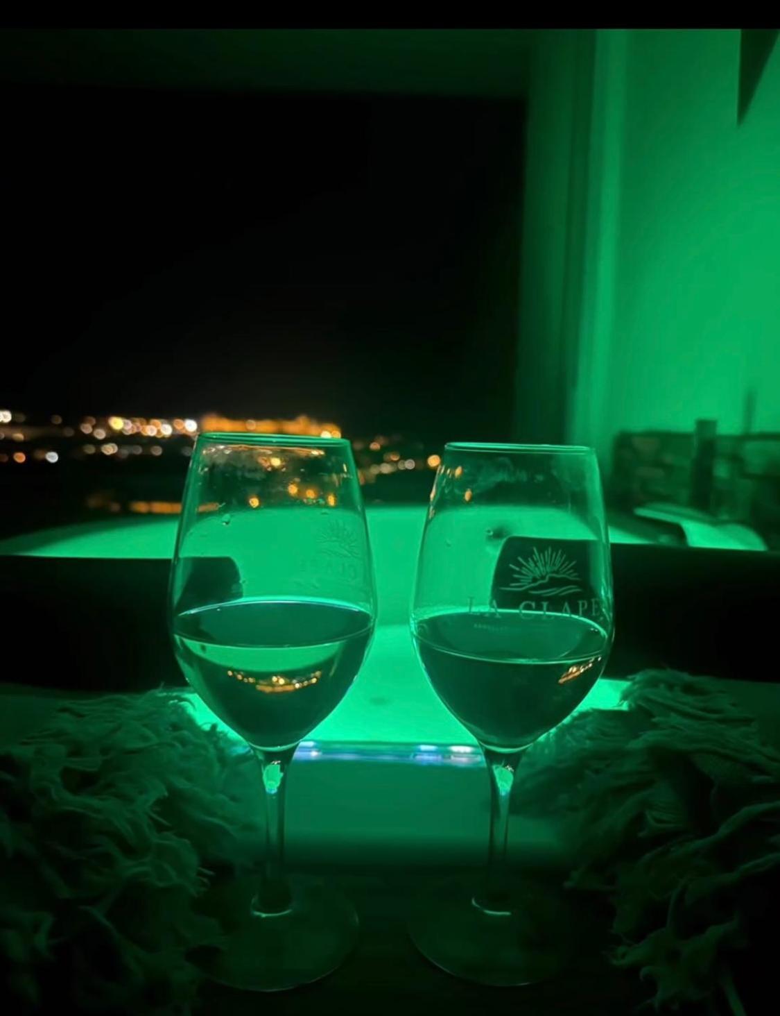 Panorama & *